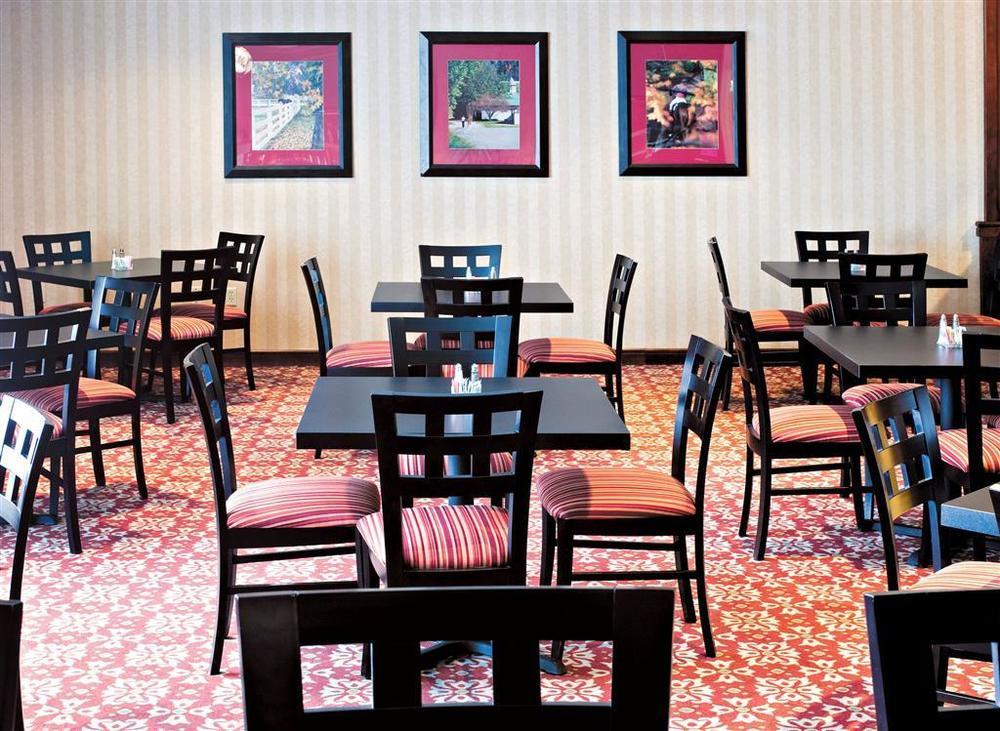 Quality Inn Lexington -Horse Park Restoran gambar